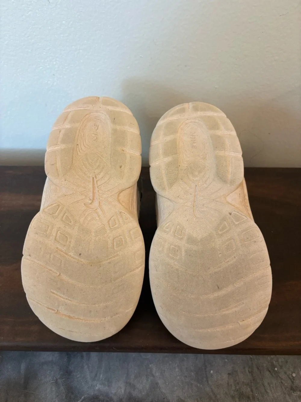 Nike | Kids Silver and White Lightweight Sneakers